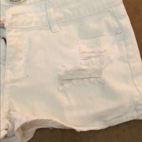 White distressed jean shorts size 9 - Picture 3 of 4